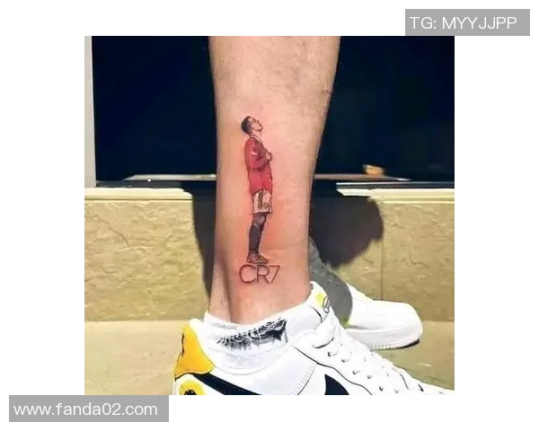 足球明星小腿纹身背后的故事与意义揭秘